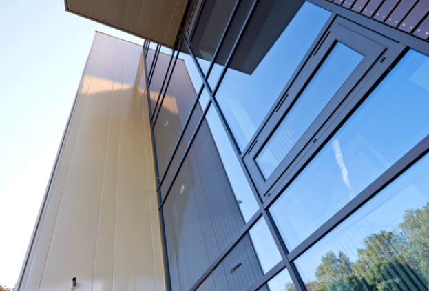 architekten-heroal - Vue détaillée de la façade de l'école de musique de Mohnheim