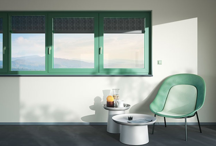 Porta d'ingresso Le Corbusier -finestra- finestra verde con sedia