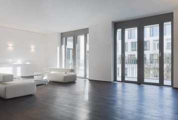 Barrierefreiheit-Wohnzimmer mit Fenstertueren